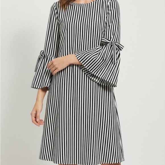 Potter's Pot Dresses & Skirts - Potters Pot Striped Dress Size S Black White Bell Sleeve Tie Shift Dress